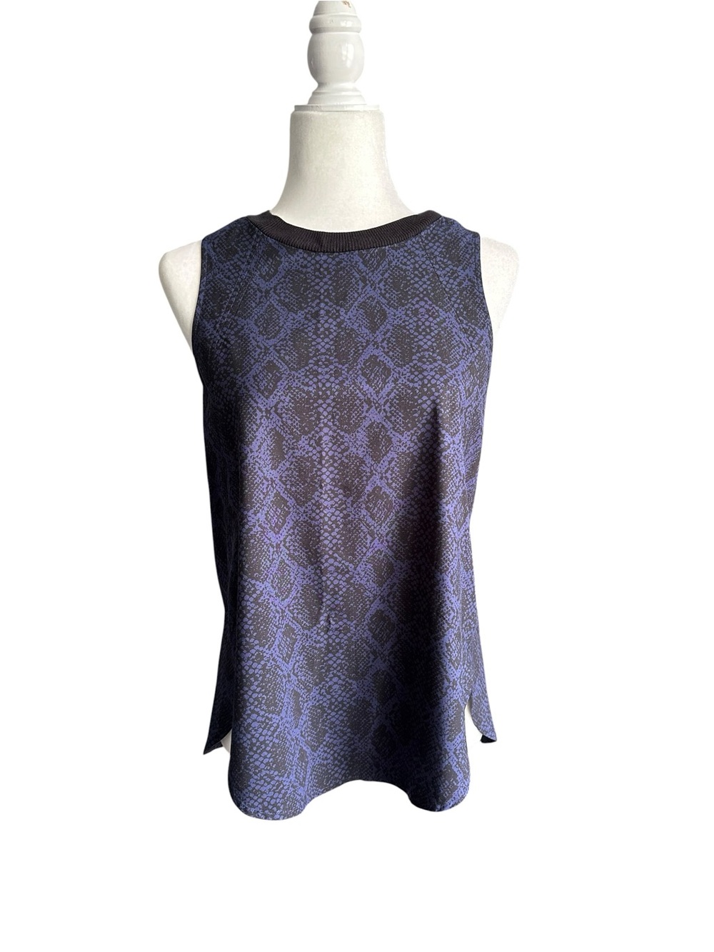 Athleta Zephyr blue & black Sleeveless Snake Print Top athleisure  wear size X
